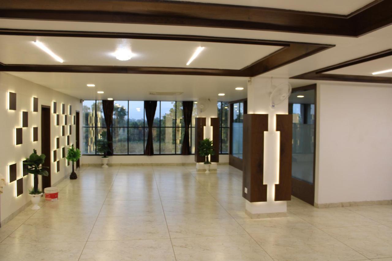 Hotel The Grand Piano - Best Business Hotel In Patan מראה חיצוני תמונה