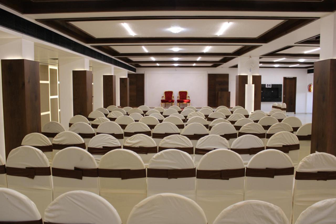 Hotel The Grand Piano - Best Business Hotel In Patan מראה חיצוני תמונה