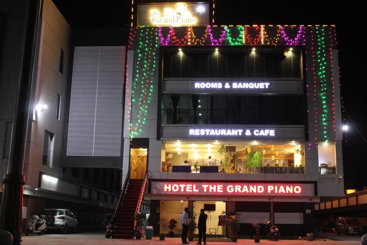 Hotel The Grand Piano - Best Business Hotel In Patan מראה חיצוני תמונה