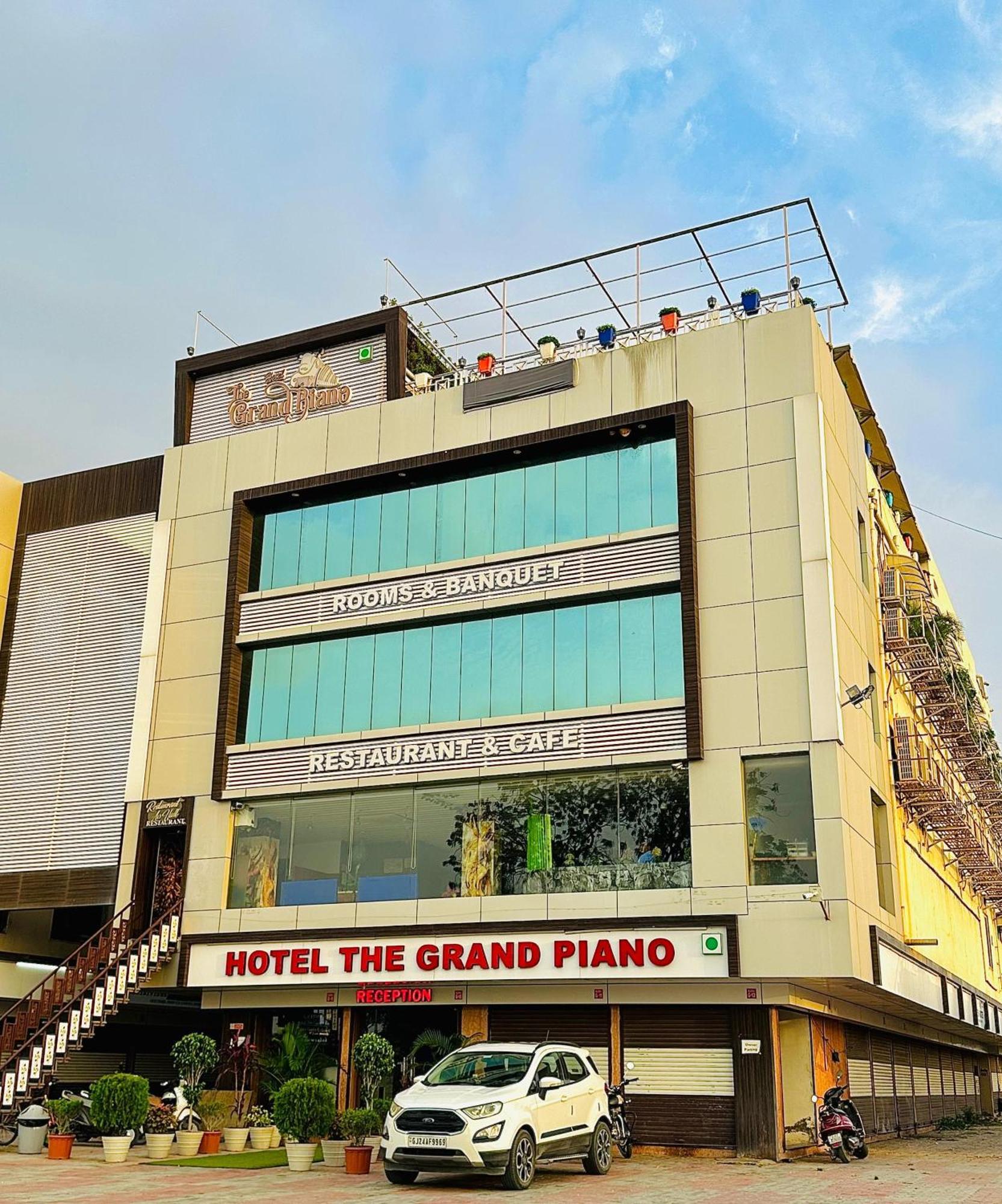 Hotel The Grand Piano - Best Business Hotel In Patan מראה חיצוני תמונה