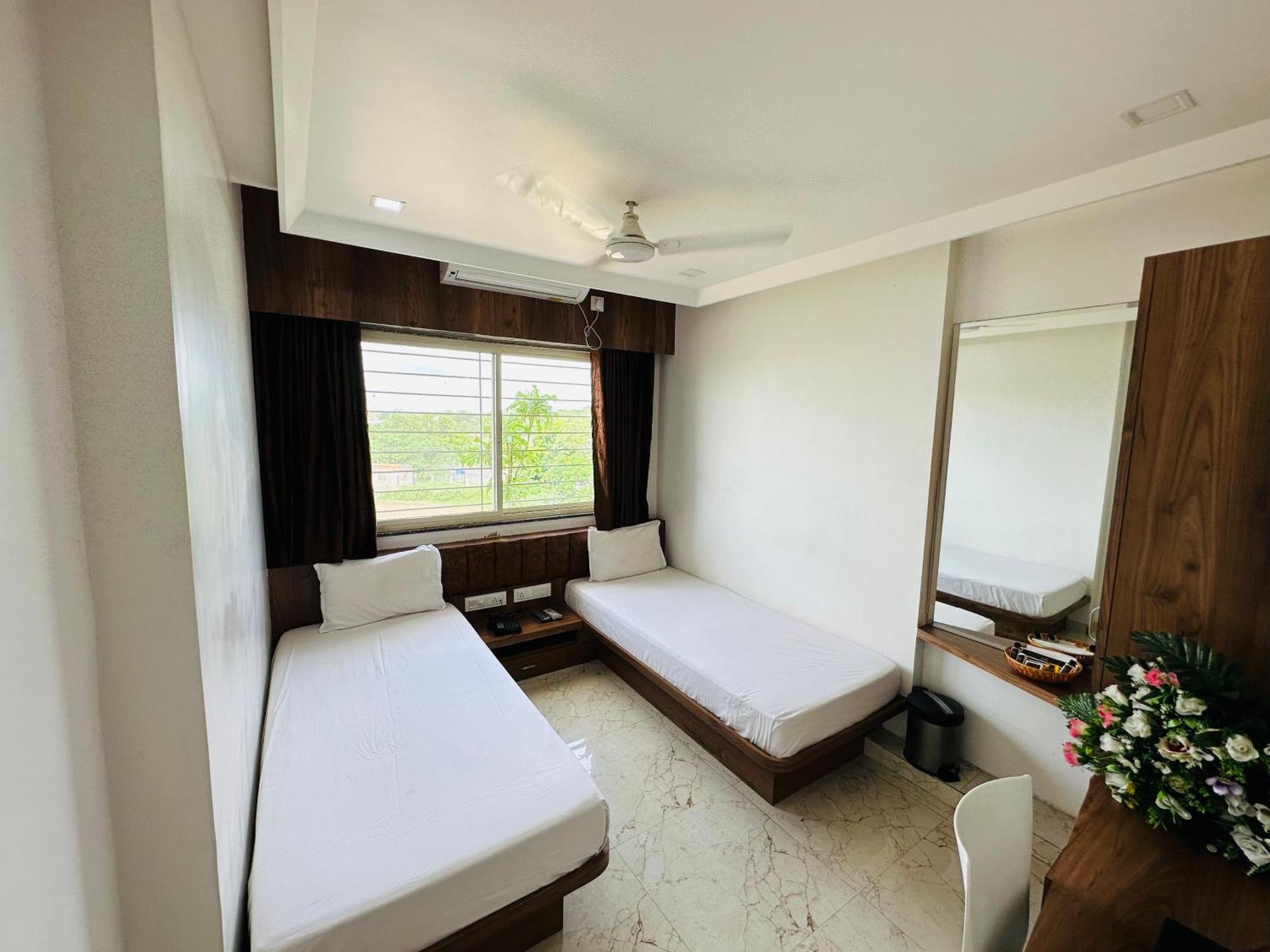 Hotel The Grand Piano - Best Business Hotel In Patan מראה חיצוני תמונה