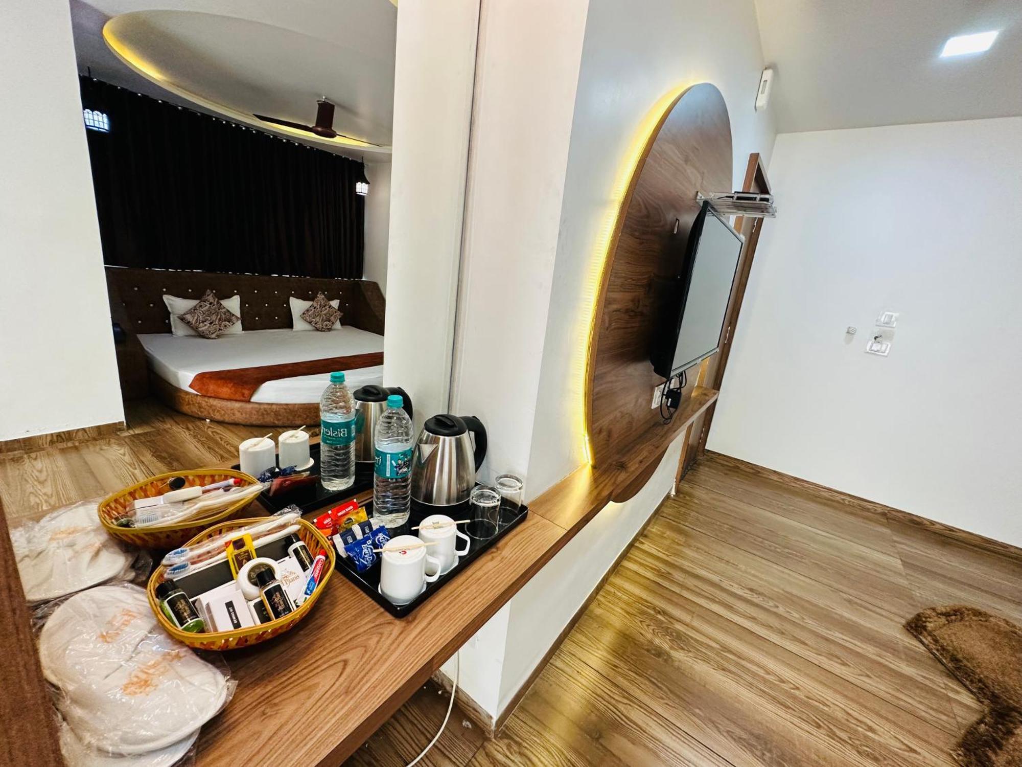 Hotel The Grand Piano - Best Business Hotel In Patan מראה חיצוני תמונה